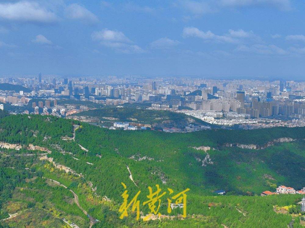 雨后迎来好天气，蓝天、青山映衬济南CBD“高颜值”