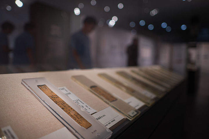 里耶秦简发掘记:他们徒手挖出一个“秦代档案馆”