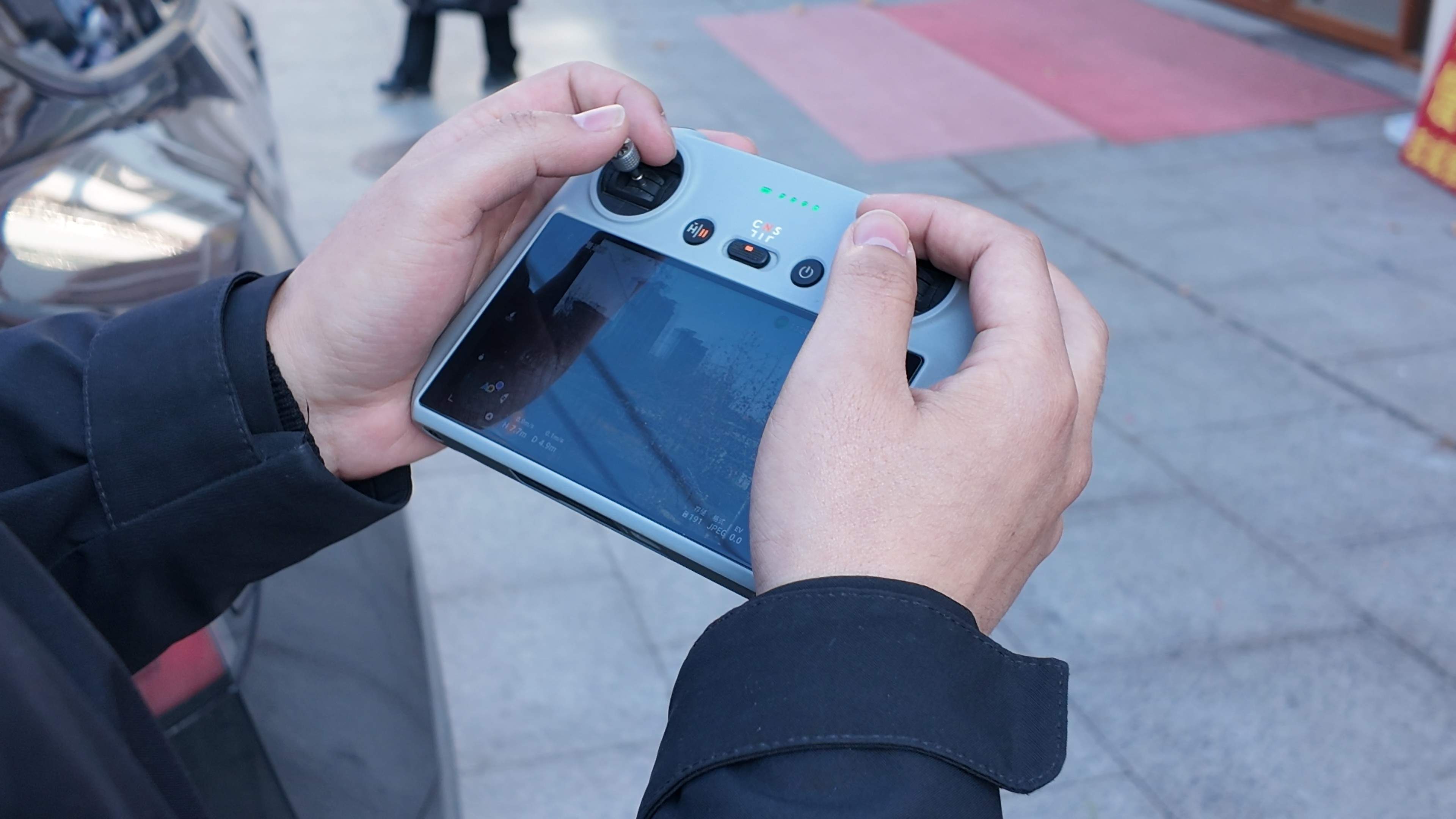 融媒·见证丨能转运医疗检测样本，也能配送奶茶“进村”——低空经济的“日常表达”