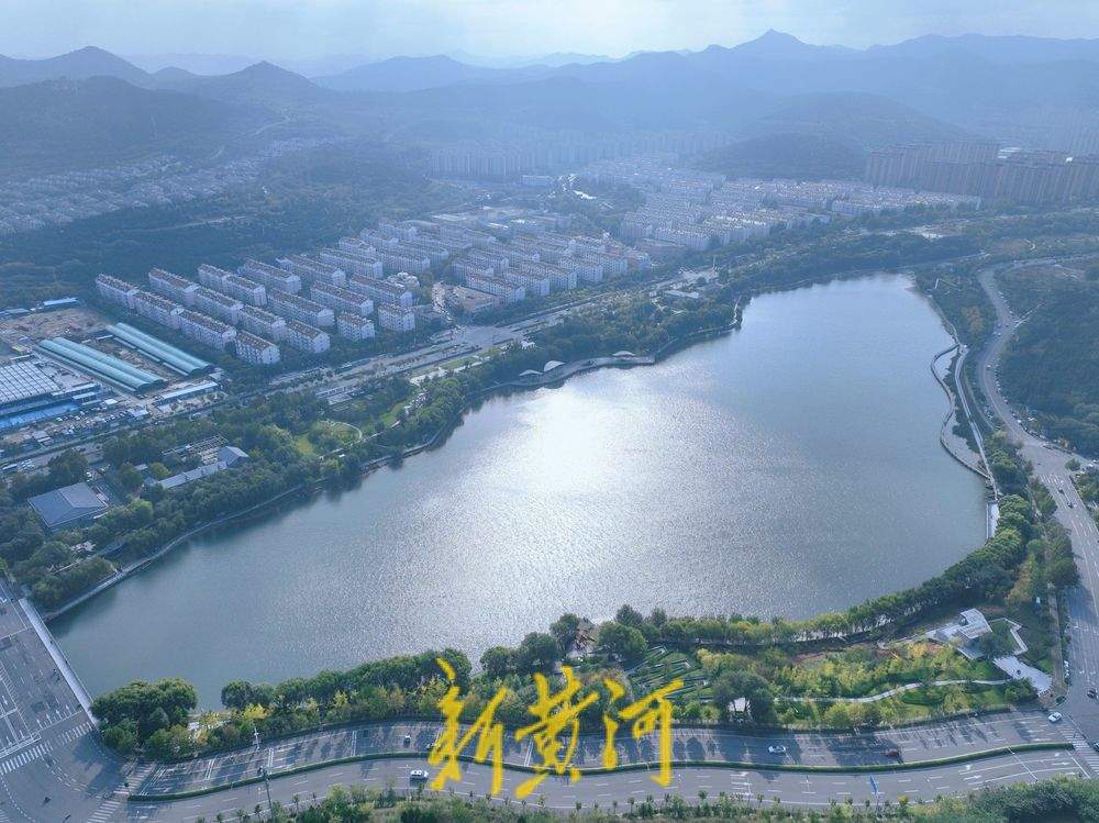 雨后初霁，泉城龙鼎滨水公园水天一色