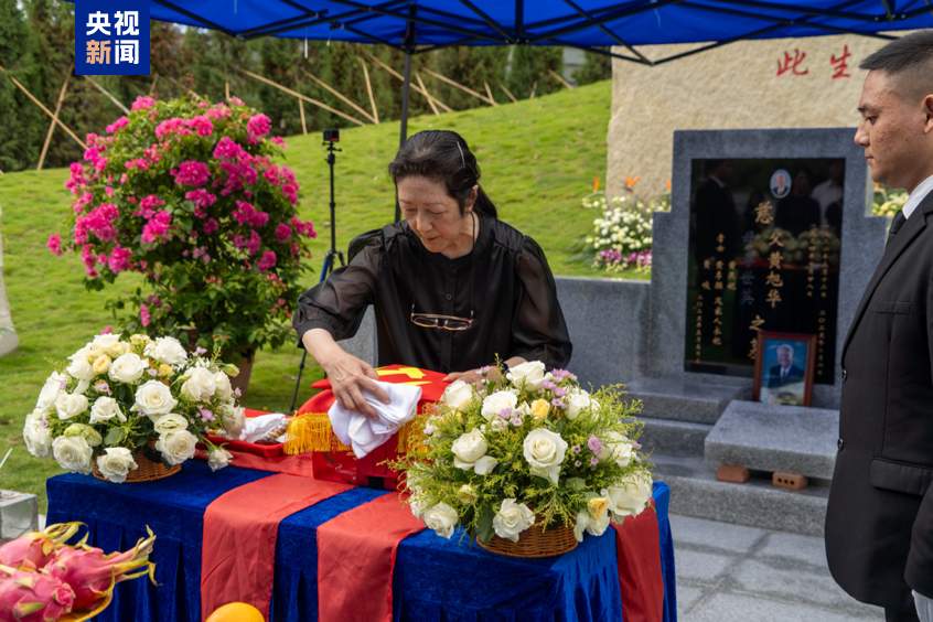 黄旭华院士今日在家乡安葬 墓碑上方三行字令人动容