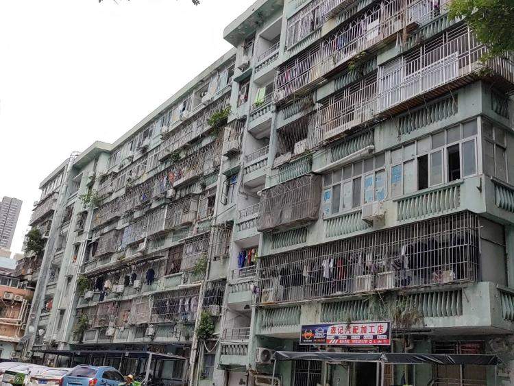 网红学区房14万/平跌到4万/平？记者实探：几乎每月都有成交，购房者看中租金回报