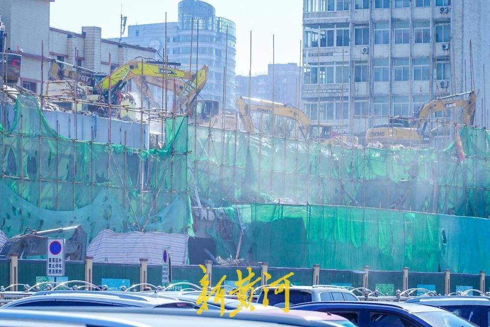 天龙大厦“与地面齐平”倒计时,两代“第一高楼”同框