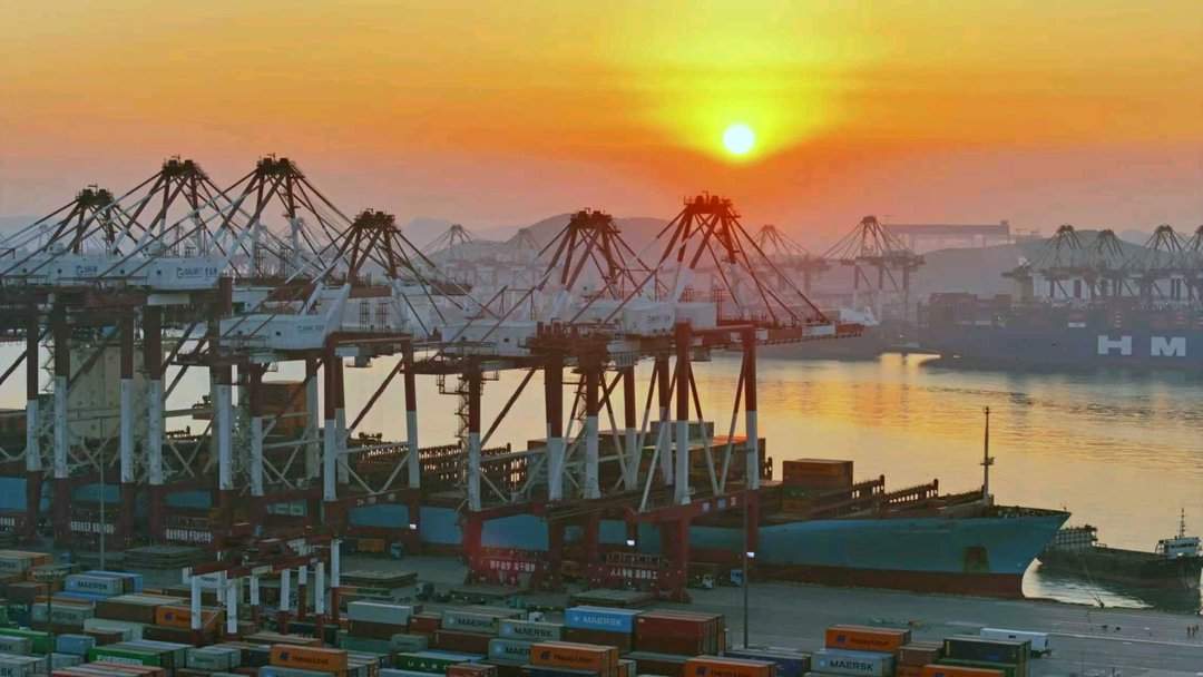 新春第一船靠泊 北方第一港火热