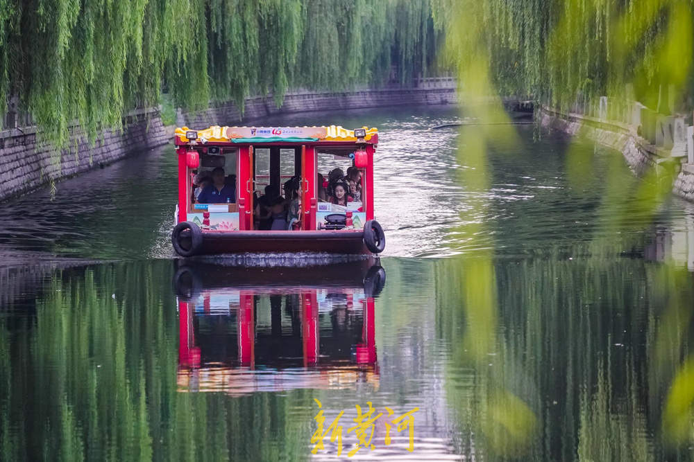首批花船下水,一起“巡”觅泉城浪漫