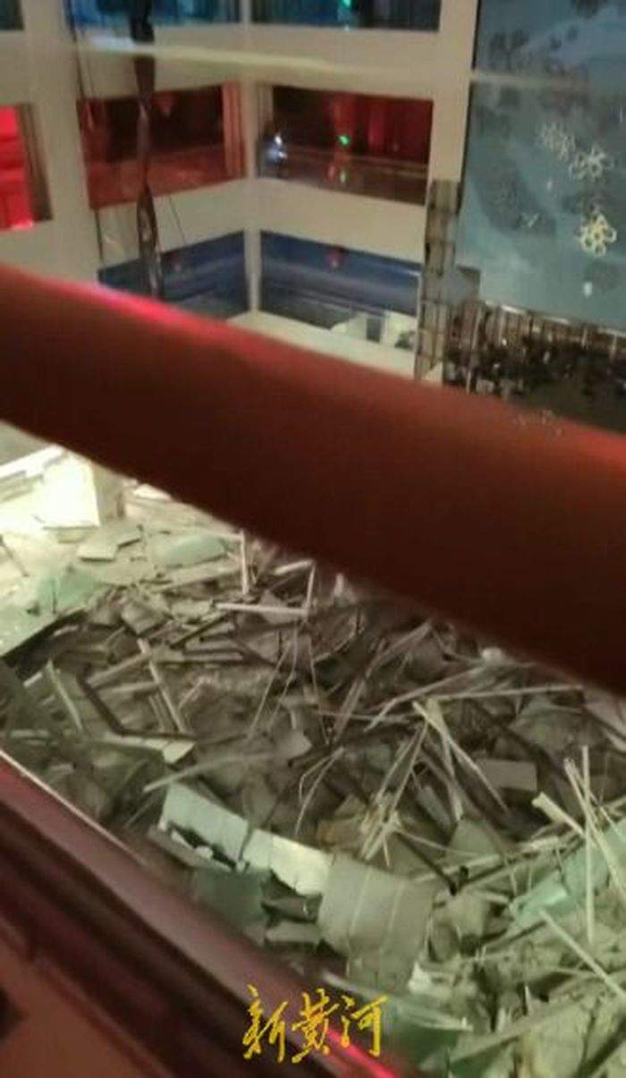 江苏宿迁一医院门诊大厅垮塌 疑因极端恶劣天气所致