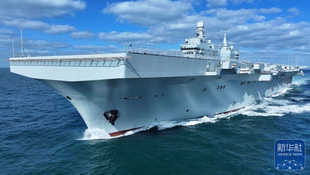 海军四川舰顺利完成首次航行试验