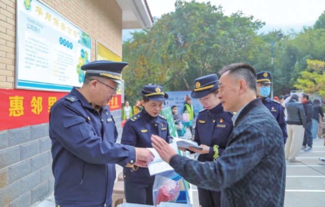 历下城管精织城市靓丽新画卷