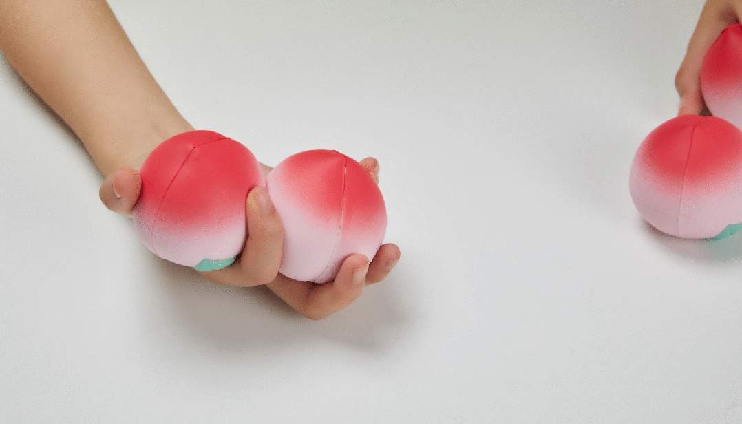 这种“解压神器”却多是“三无”产品，捏得“闻”不得