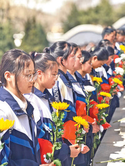 “这堂思政课,我们会继续传承、行走下去”(在现场)