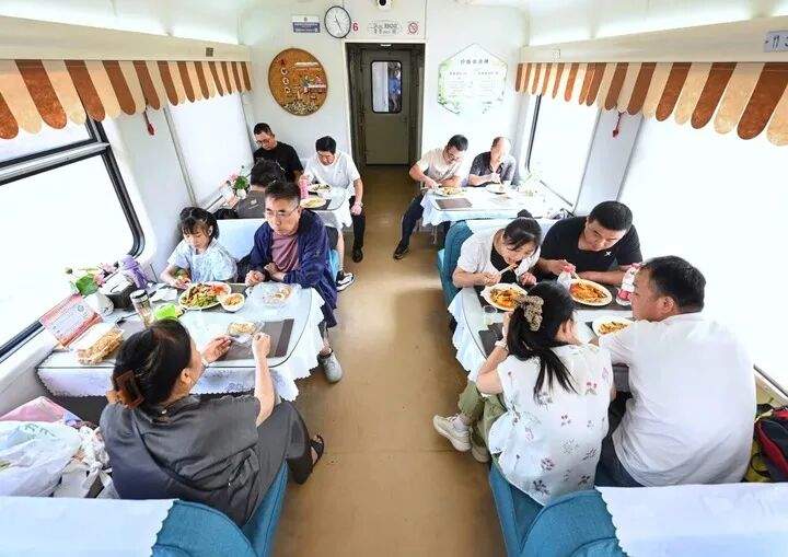 济南开往深圳的列车上可以吃自助餐啦！全是现炒菜
