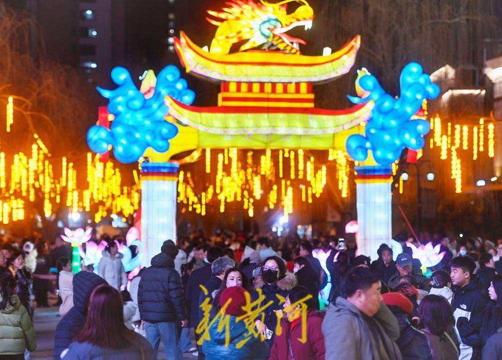 “泉”在济南过大年｜花灯聚光夜经济 正月十五济南华灯璀璨，人潮涌动