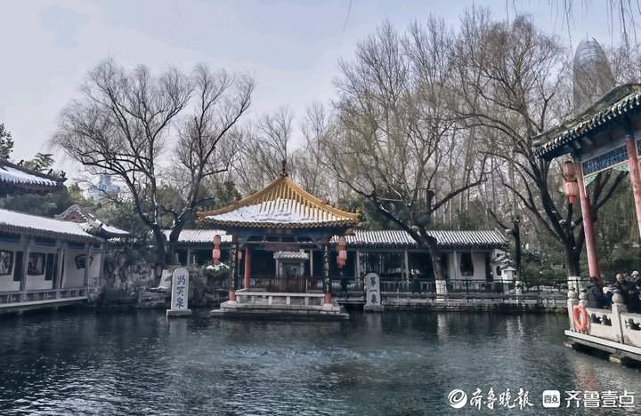 趵突泉积雪虽未消，但春意已盎然