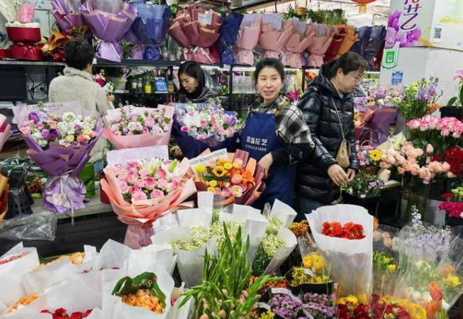 济南花卉市场感受消费热度 宝莲灯、蟹爪兰新品种花卉受捧