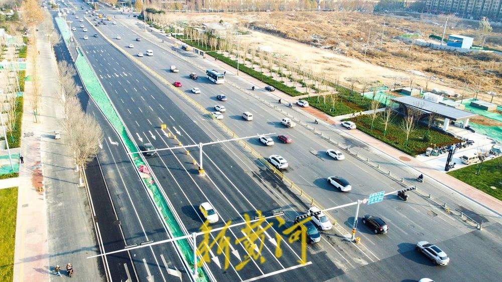 济南经十路齐鲁大道以东路段快车道恢复双向12车道通行