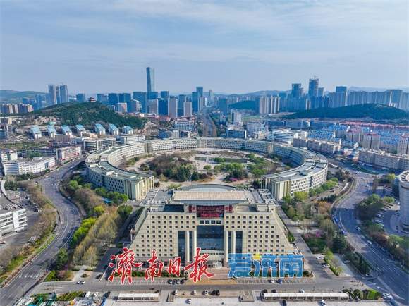 济南以工业强市夯实根基，以未来产业抢占赛道，以数字赋能温暖民生，以“站排头”的省会担当不断增强经济社会发展创新力——创新的城，从来都是活力奔涌
