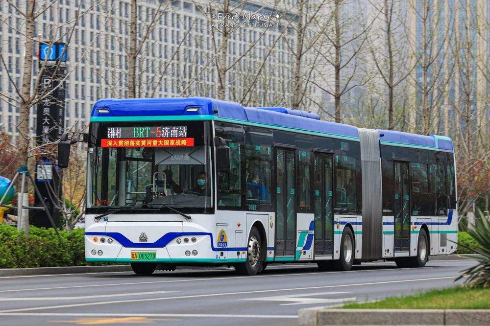 泉城公交站牌大不同，你常路过的是哪种？