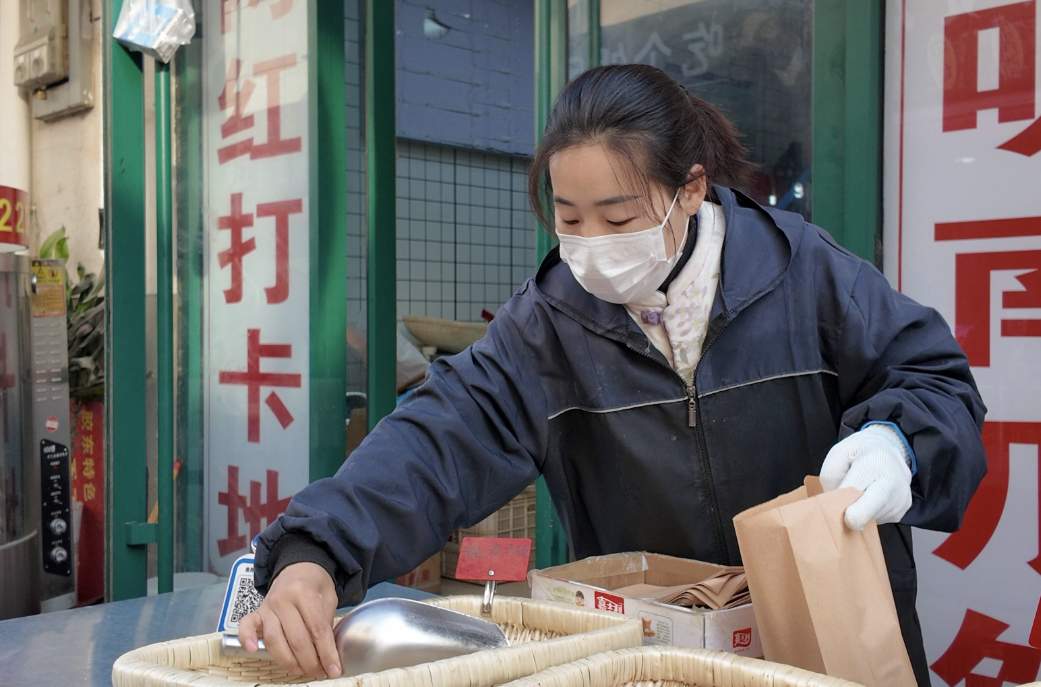 糖溜里的岁月甜,80后夫妻守护“家”的味道