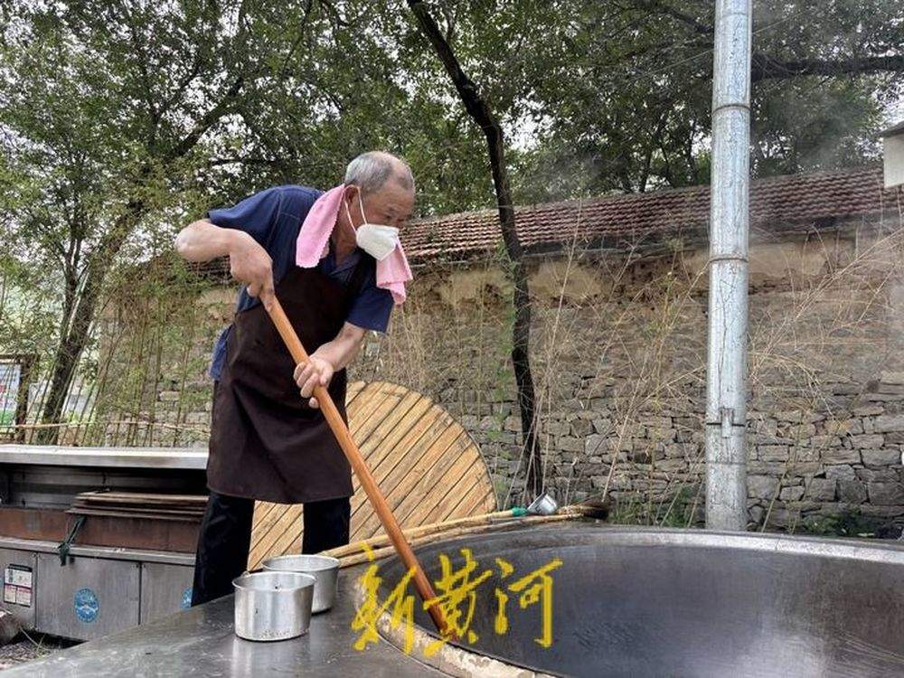 周末提供免费大锅菜！济南这个村为4000多名村民、游客提供免费午餐