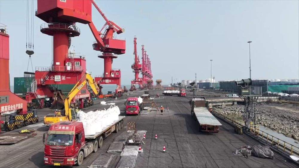 新华视点｜不负春光开好局 各地忙生产稳就业