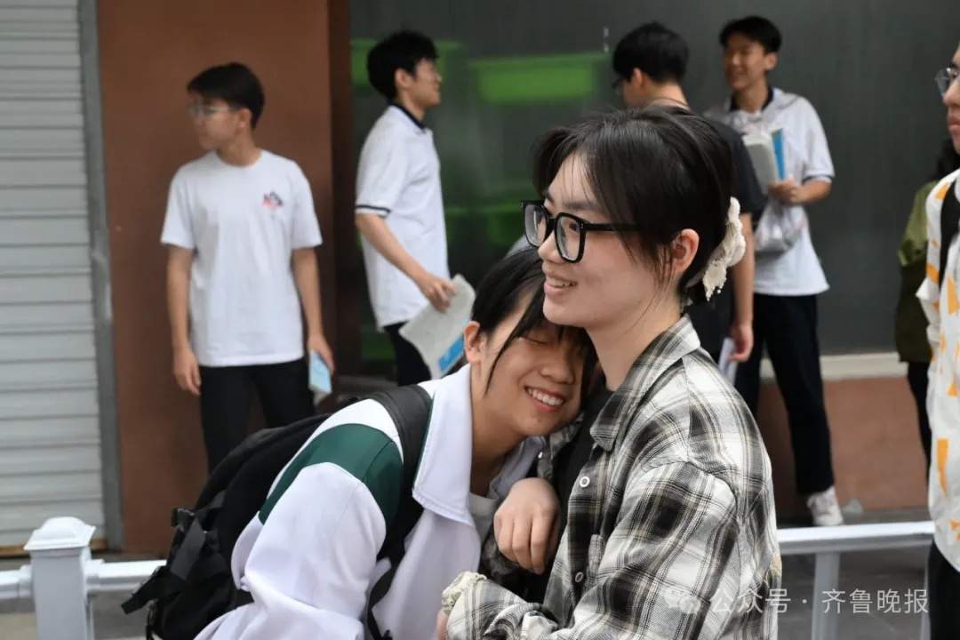 嚯！今天送考名场面，来了