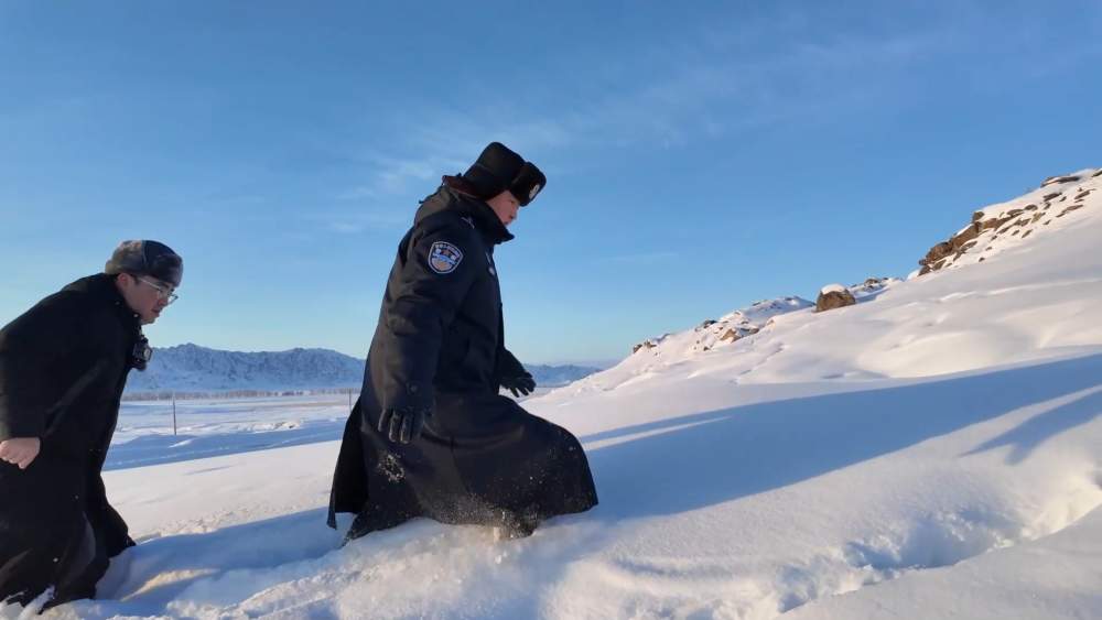 新春走基层·忙年｜踏雪巡逻，他们骑行在祖国边境线