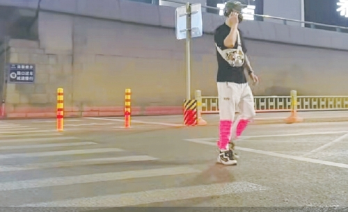 “声光一体”护航夜间出行济南“上线”智能斑马线