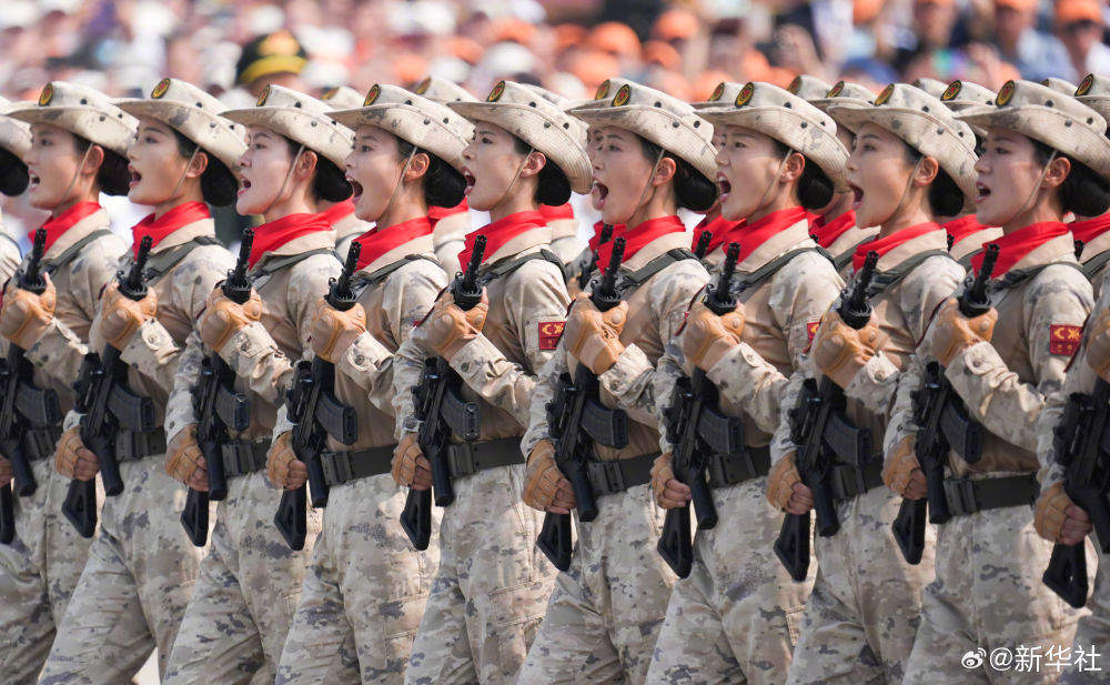阅兵复制粘贴照来了