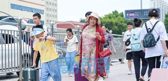 学生集中放假 济南本周末迎首波暑运小高峰
