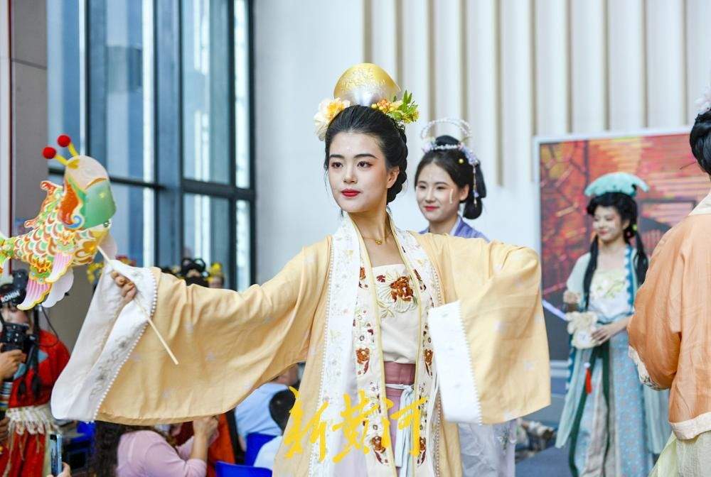 济南：非遗雅韵中秋展演 汉服翩翩共赴穿越千年中秋之约