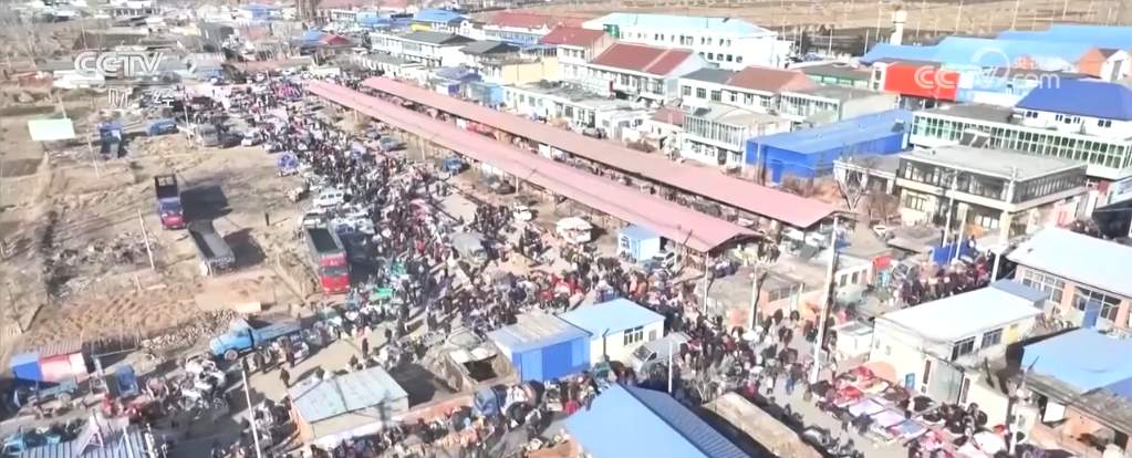 多地年货大集琳琅满目供销两旺 浓浓“烟火气”里喜迎新春佳节