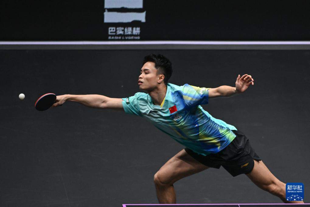 乒乓球——WTT重庆冠军赛：周启豪胜黄友政 晋级男单16强