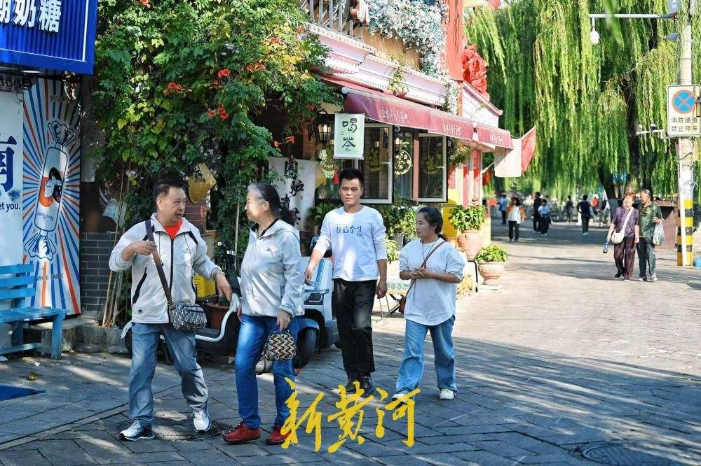 国庆假期收官热度不退 济南明府城秋韵引客畅游