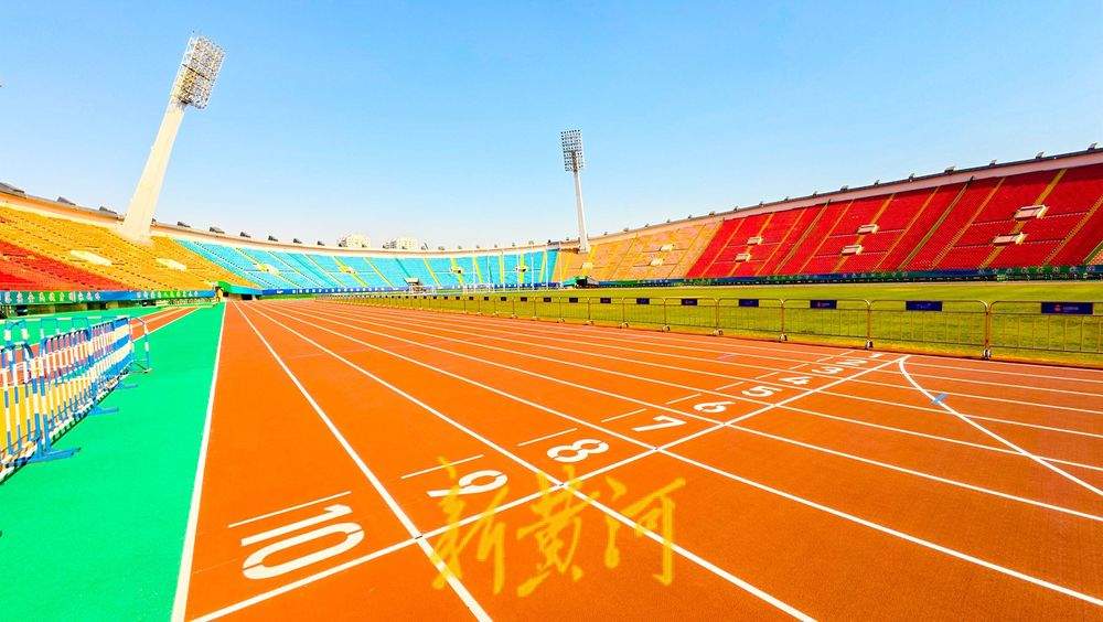 有37年历史的山东体育中心运动场换新颜