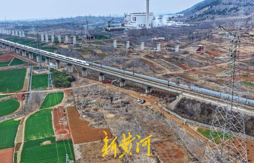 全线“首跨”！济枣铁路首条220kV跨既有线路电力线路迁改完成