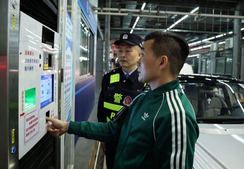 “粤车南下”入境香港市区正式实施 粤港“双向奔赴”加速大湾区融合