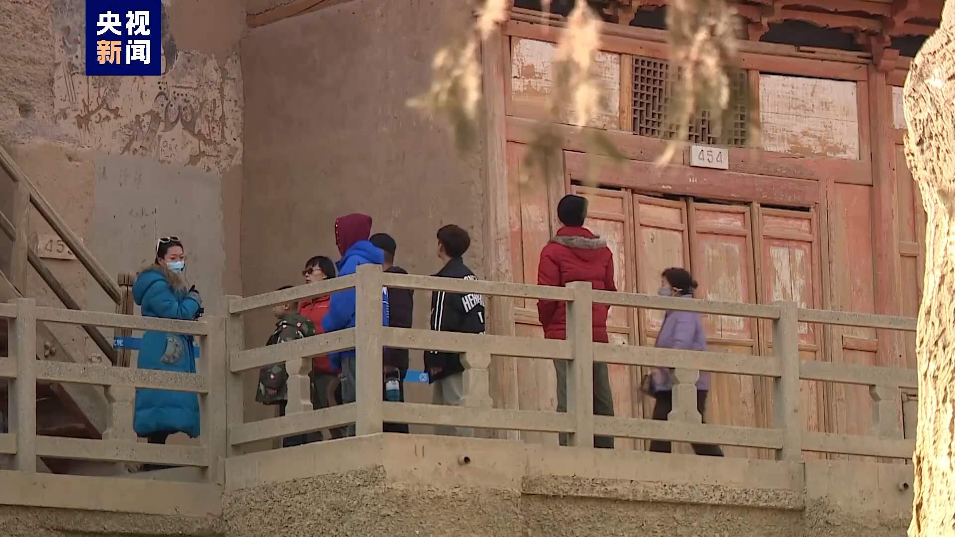 龙年春节敦煌游客单日接待量同比增长1230.88%