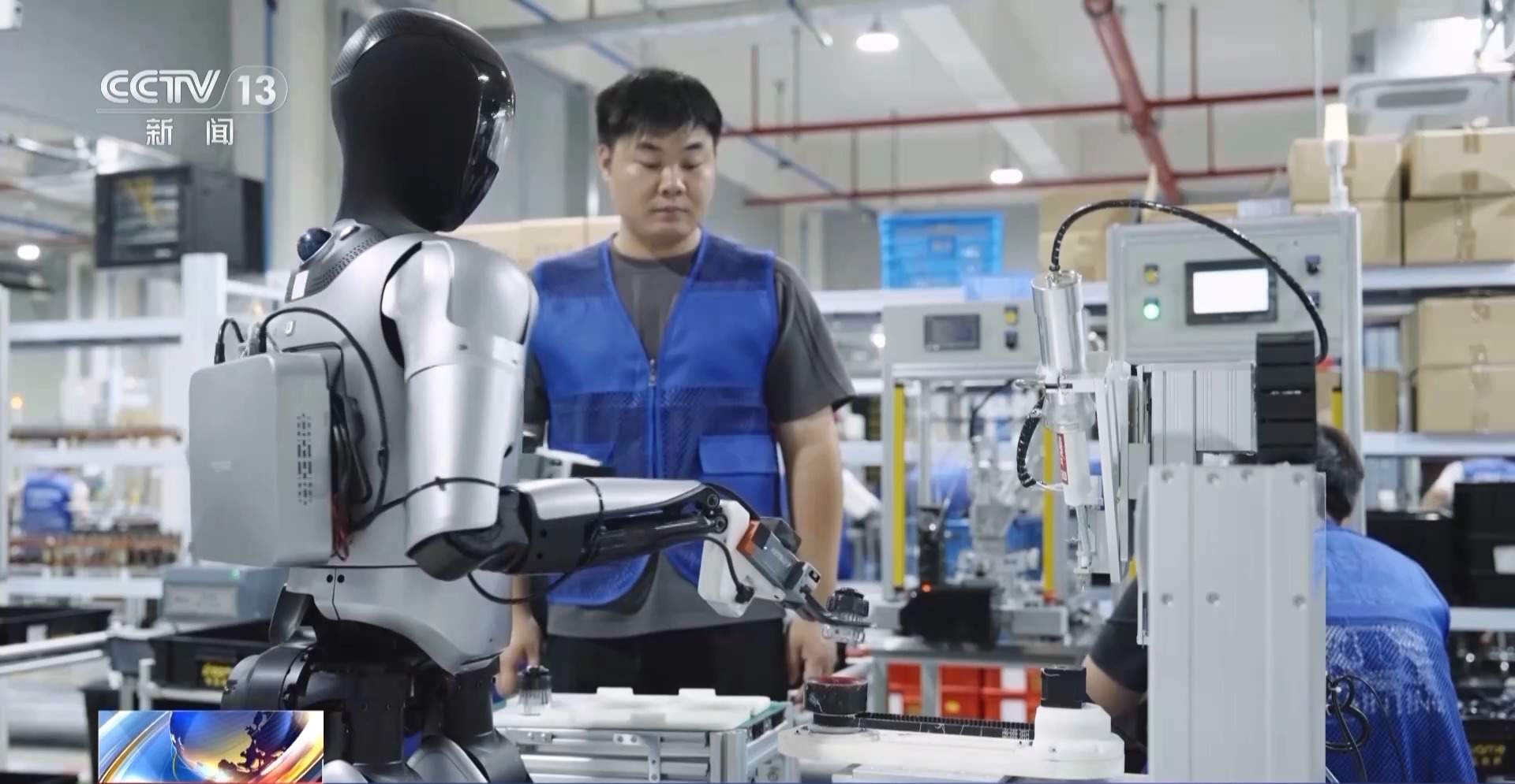 一天跑4个场地！走下舞台的机器人都在忙什么？