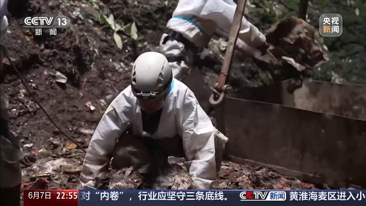 不间断、不休息 张家界溶洞已清理垃圾十余吨