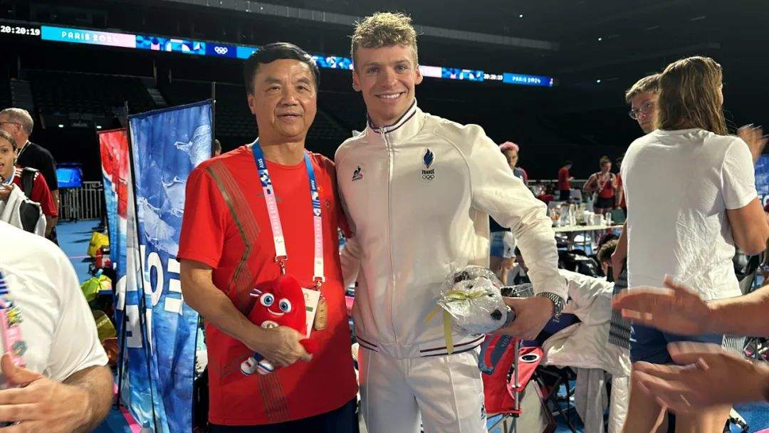 误会解除，马尔尚向中国队教练道歉出续集！见面、握手合影还互赠玩偶