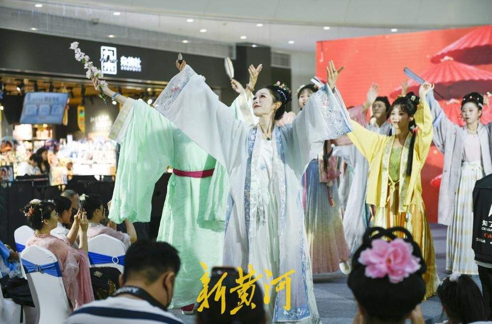 古乐悠扬华服流光，这场端午宋韵汉服秀太惊艳