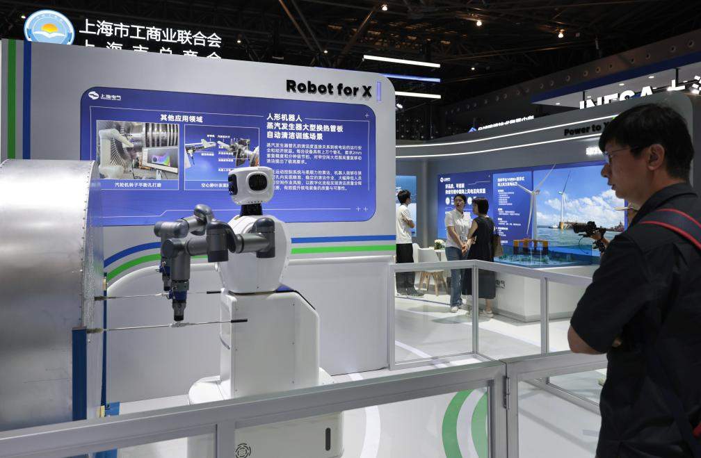 从脑机接口到“月壤成纤”,在上交会感受未来科技的“万种可能”