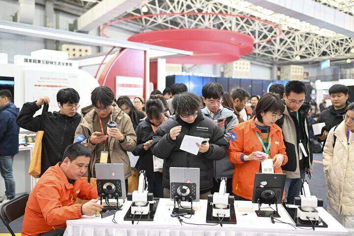 好评中国丨经济新脉动：“小”手搓，“大”机遇