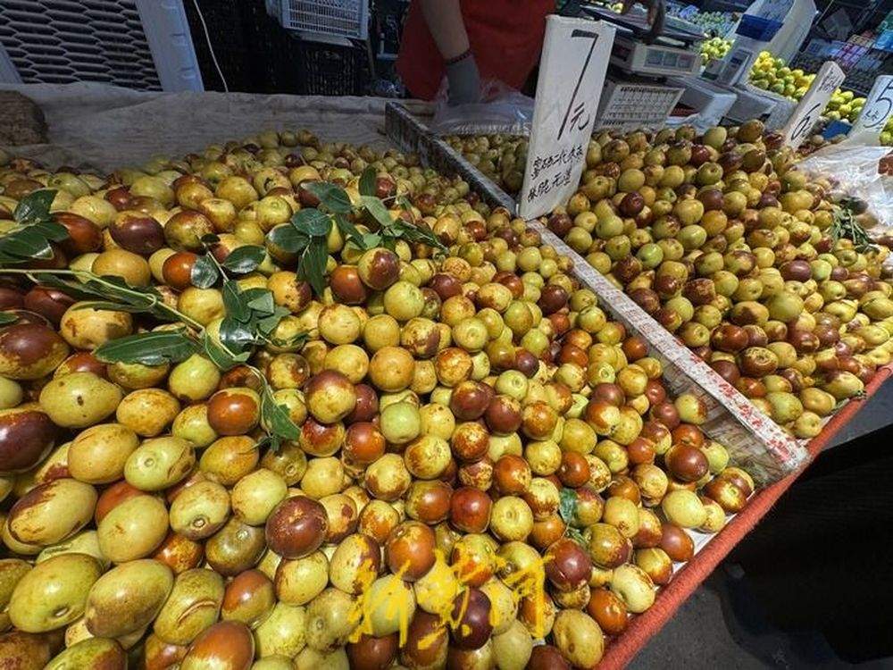 “双节”临近，济南市场百元以下水果礼盒热销，大闸蟹下周将迎销售高峰