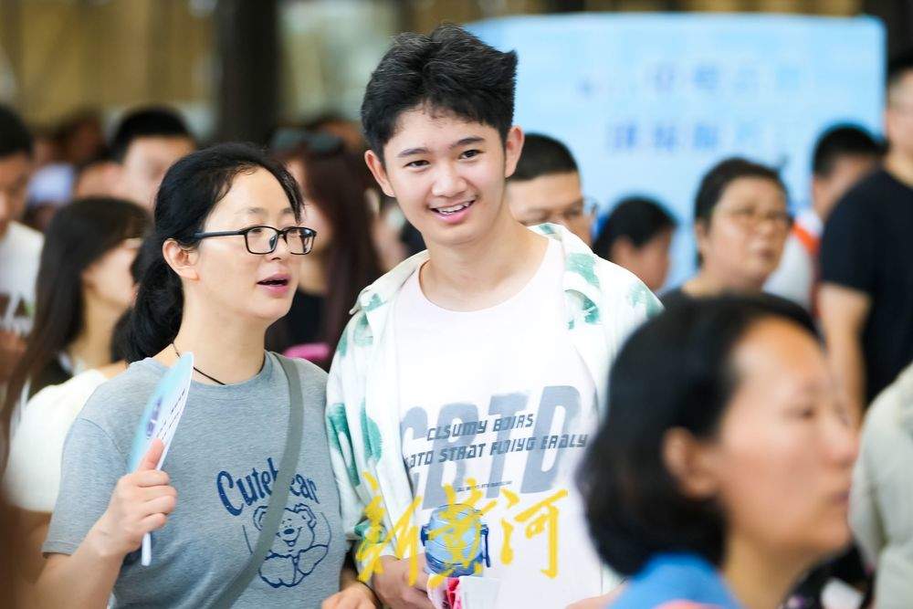 现场直击 第九届中考志愿填报服务会火热开启