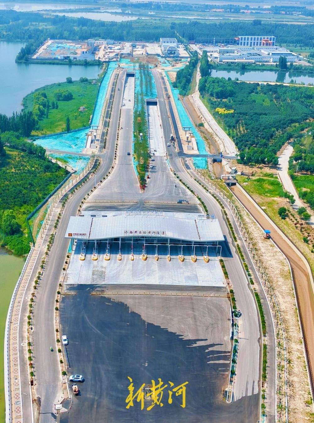 济南黄岗路黄河隧道收费站揭面纱