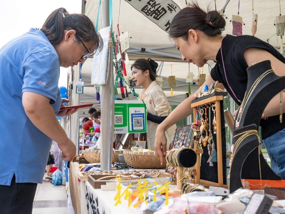 “涌泉市集”热闹开市