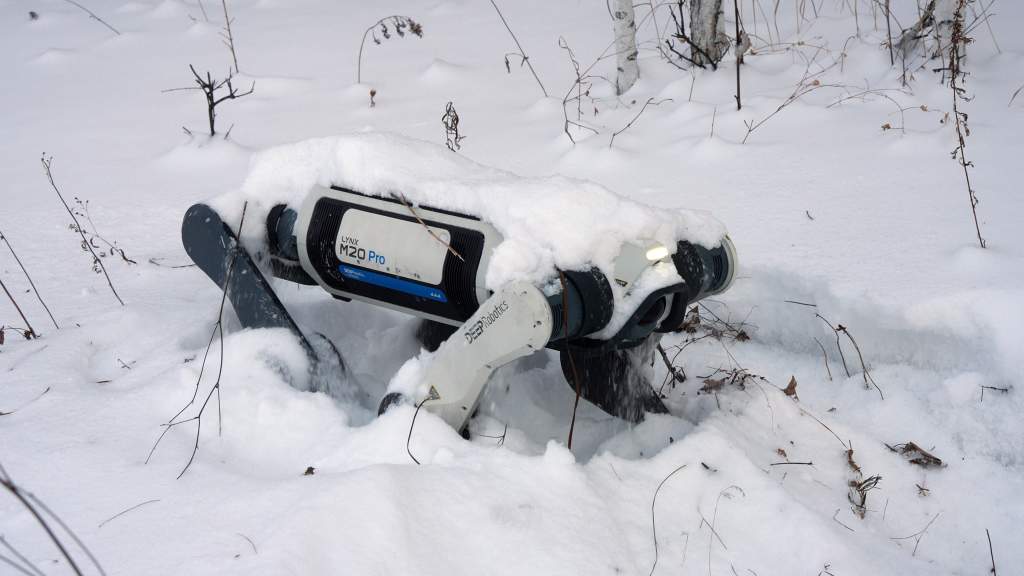 突破低温运行极限：山猫M20轮足机器人完成呼伦贝尔-30℃环境测试