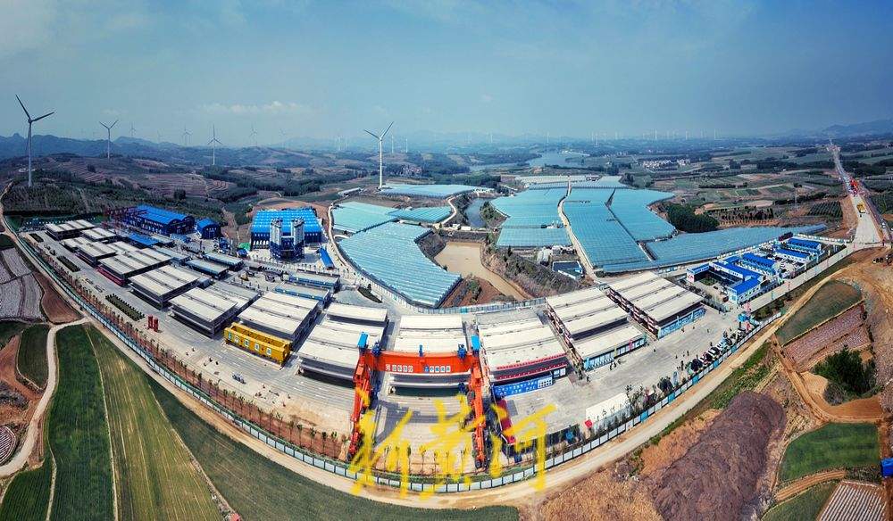 潍宿高铁至青岛连接线首孔箱梁架设完成