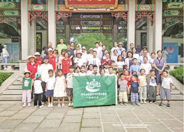 趣味互动学分类，亲子携手传环保——历城区开展垃圾分类亲子环保主题宣传活动